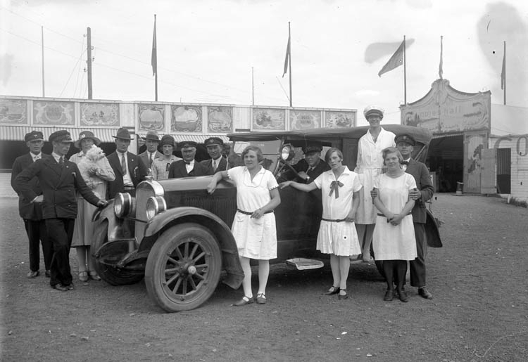 Besökare och personal på utställningsområdet, Uddevallautställningen 1928