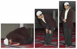 Islam, bønn, bønnestilling, mann, bønnelue, teppe.