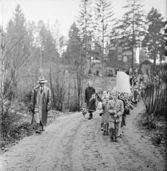 Prinsdal skole, innvielse, opptog