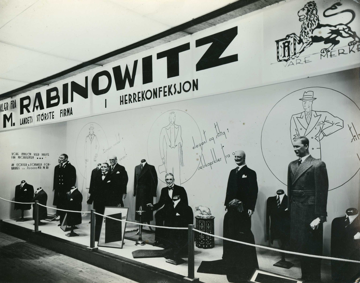 Utstilling av herrekonfeksjon fra M. Rabinowitz under varemessen i Haugesund i 1935