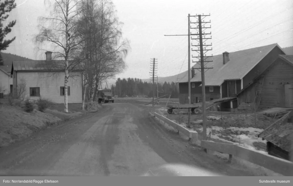 Trafikbilder utmed vägen mellan Hammarstrand och Sundsvall.