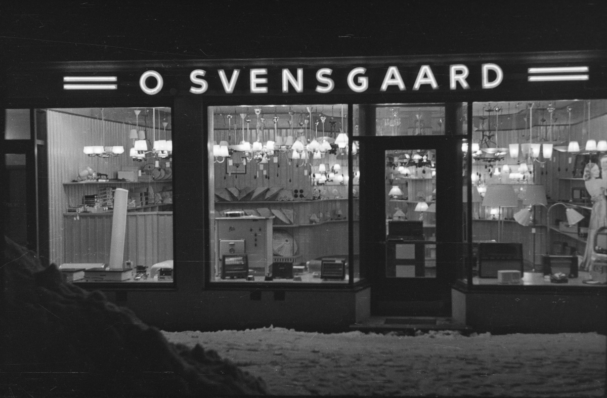 Butikkvindu, O. Svensgaard. Leiret, Elverum.