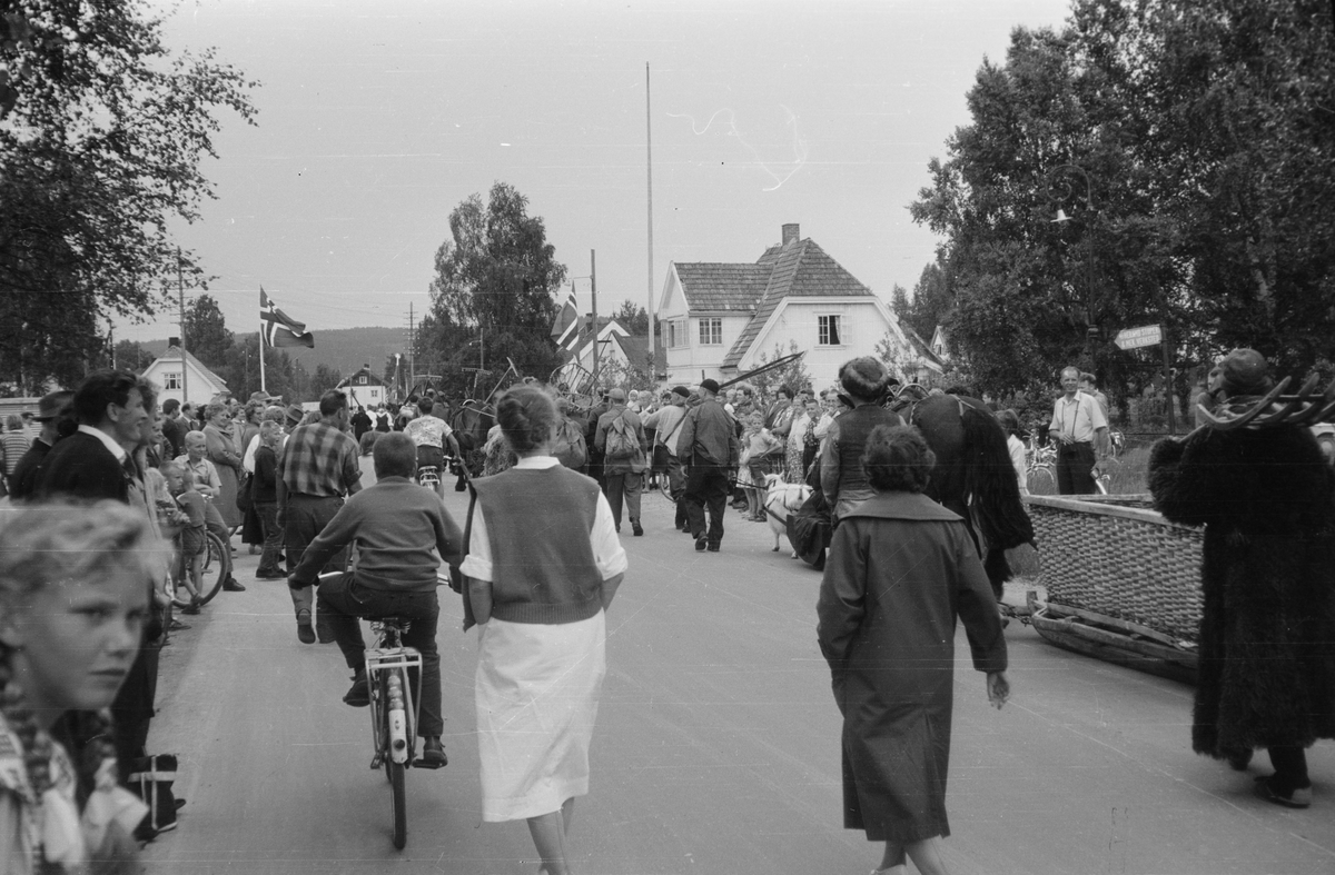 Opptog i forbindelse med Skogbruksutstilling 28.06.1963. Elverum.