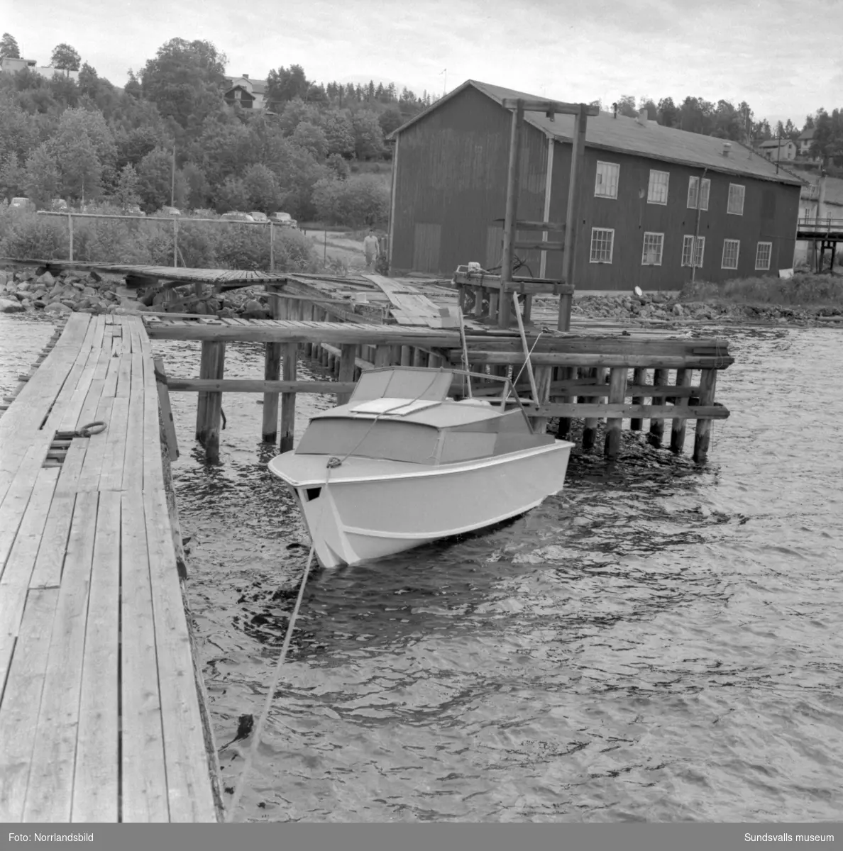 Den specialbyggda båten Gepard under byggnationen i båtmanufakturs lokaler på Alnö.