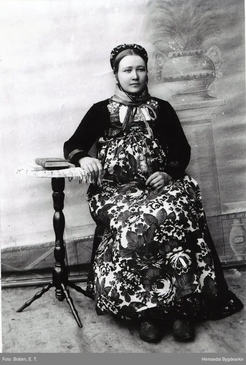 Birgit Dokk (1855-1939), fødd Åse, frå Nes i Hallingdal.