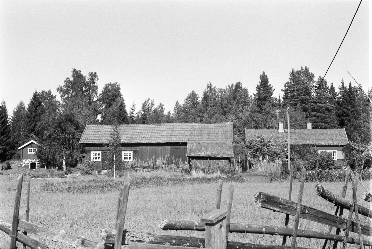 Källarbod, ladugård, lada och boningshus, Stenhagen, Klivinge 5:5, Rasbokils socken, Uppland 1982