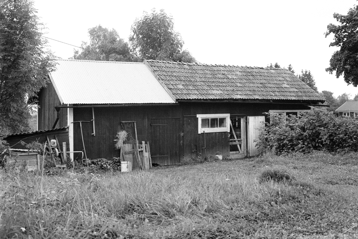 Hönshus med vedbod, Lilla Björndal, Björndal 1:2, Rasbokils socken, Uppland 1982