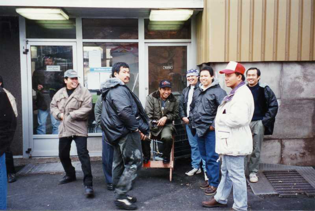 LKAB, Narvik. Streik oktober 1996.Fagforening. LKAB Arbeiderforening.Mannskap fra malmbåten Baron Bay som lå i kai under hele streiken. De streikende sendte mannskapet på busstur rund i regionen og hadde senere bespisning for dem.