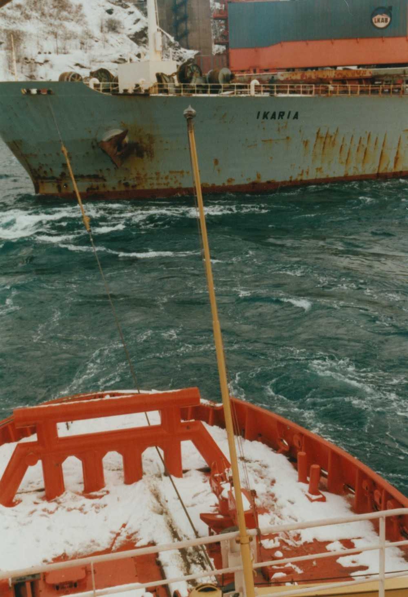 LKAB. Ombord på slepebåten "Rallaren" i oppdrag på Narvik med å dra ut malmskipet "Ikaria" fra kai 5. Sleperne ombord.