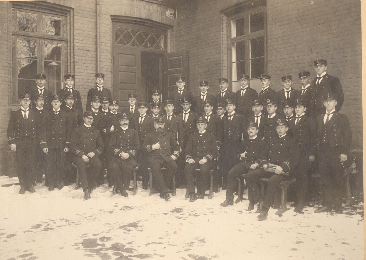 Motiv: Kadetter ved sjøkrigsskolen i 1908