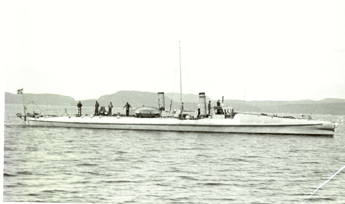 Motiv: Minesveiper tidl. Torpedobåt 2.klasse Styrbord bredside