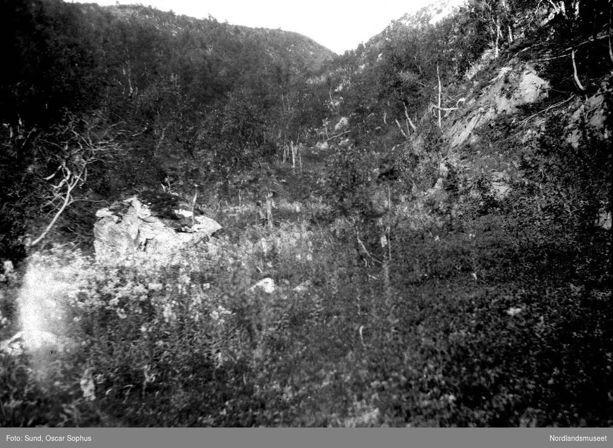 Sokumvatnet i Gildeskål,  nordsiden, den 12.august 1927. Oscar Sund kalte denne lille fjelldalen for Borghilddalen etter sin 2.kone.