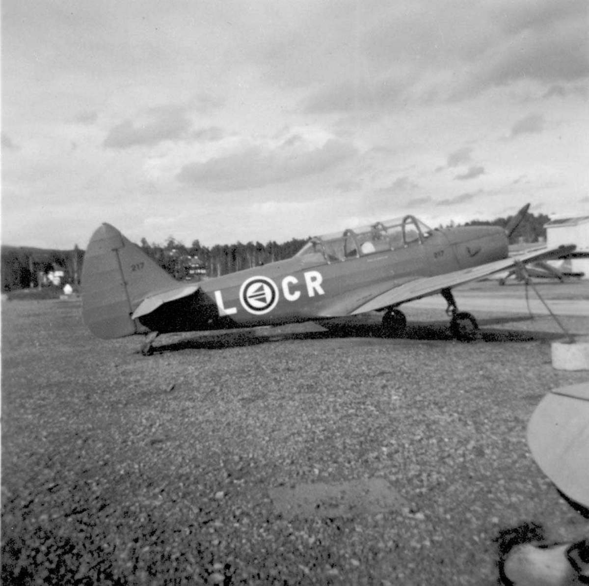 Lufthavn. Ett fly på bakken, Fairchild Cornell PT-26B-FE L-CR "Denmark II" fra RNoAF.
