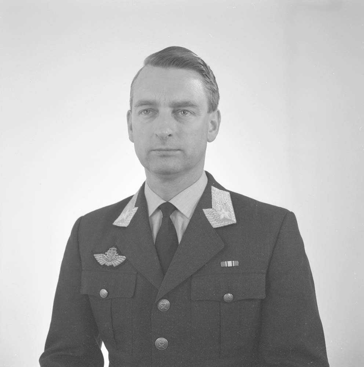 Portrett av Generalmajor Nils Arveschaug.