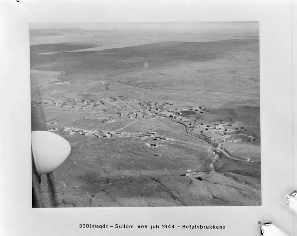 Her sees befalsbrakkene i Sullom Voe på Shetland, hvor 330 skvadron holdt til fra april/mai 1943 og resten av krigen.