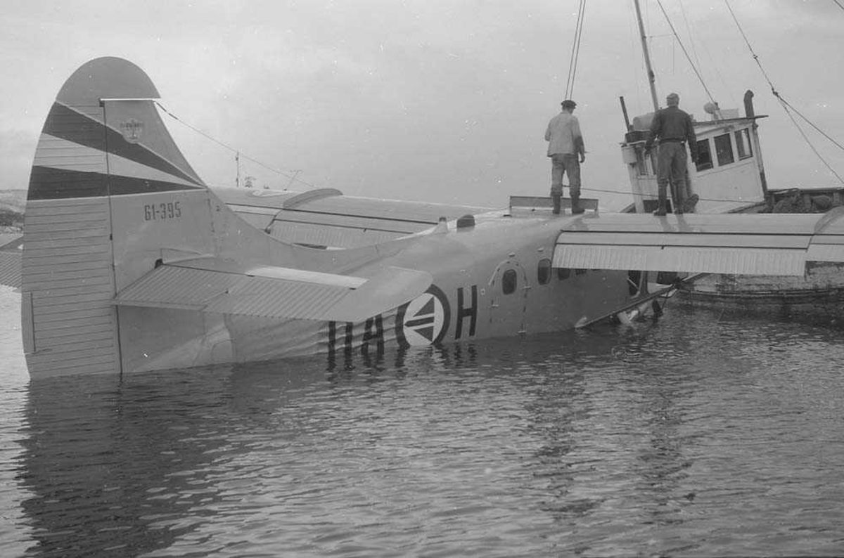 En av Forsvarets Singel Ottere kom ut for dårlig vær på en tur fra Alta til Bardufoss, og ble tvunget til å nødland med ski-understell på sjøen utenfor Tromsø. Selve landingen gikk fint, men da motoren ble kuttet og farten redusert sank flyet nokså raskt. Mannskapet kom seg ut og klarte seg godt.