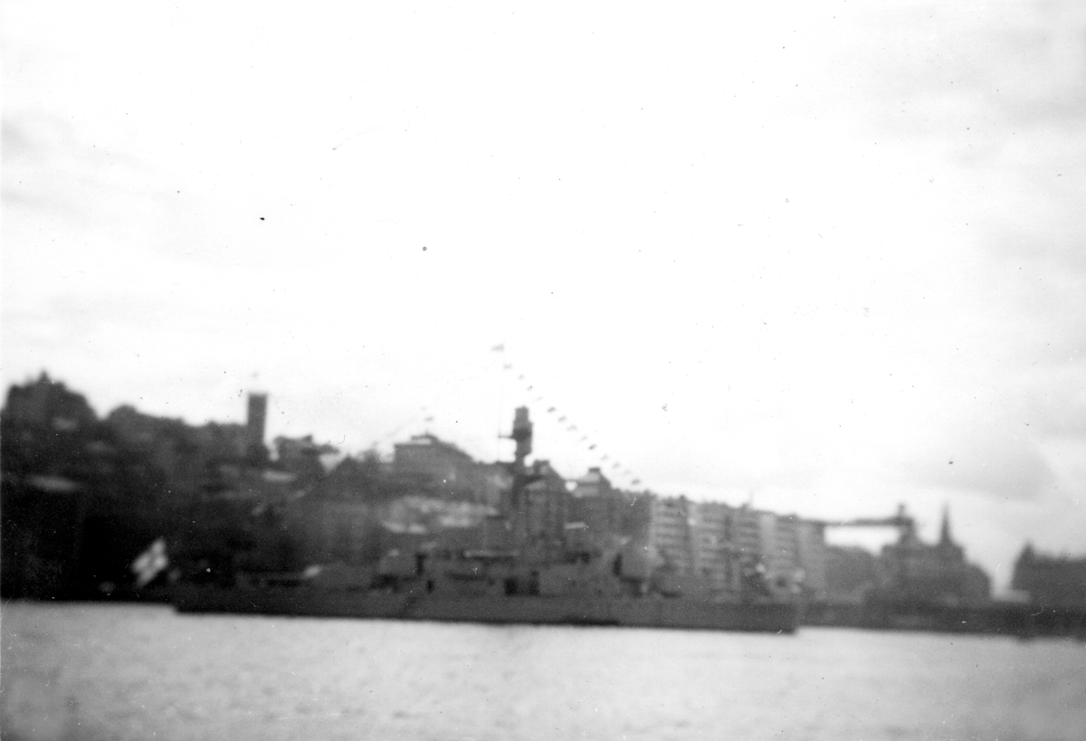 Finskt pansarskepp  av Väinämöinen klassen. Bilden är tagen under perioden 1932-1939.