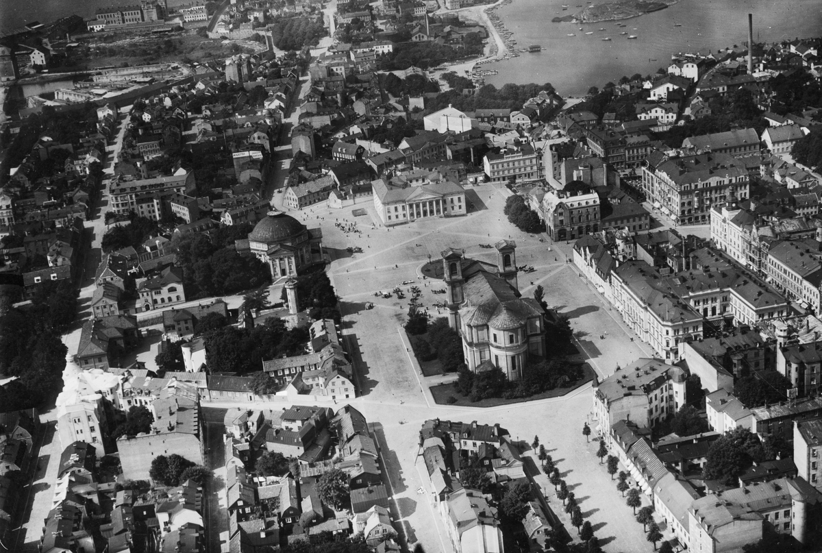Flygfoto över Karlskrona, Stortorget med omnejd 1922.