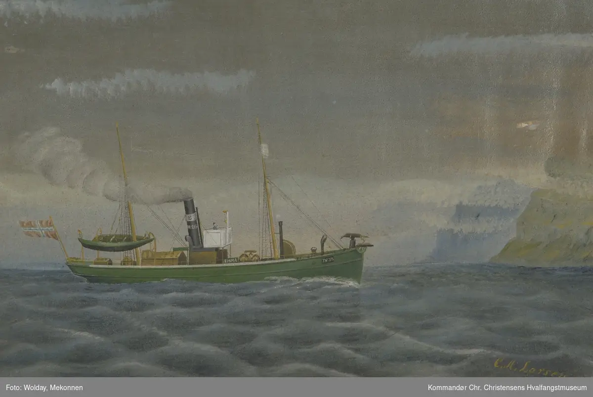 Fartøyet "Emma" (hvalbåt?) med skorsteinsmerket "E" og fiskeregisternummeret  "TN 215" for Tórshavn, Færøerne, mellom 1902 og 1915.