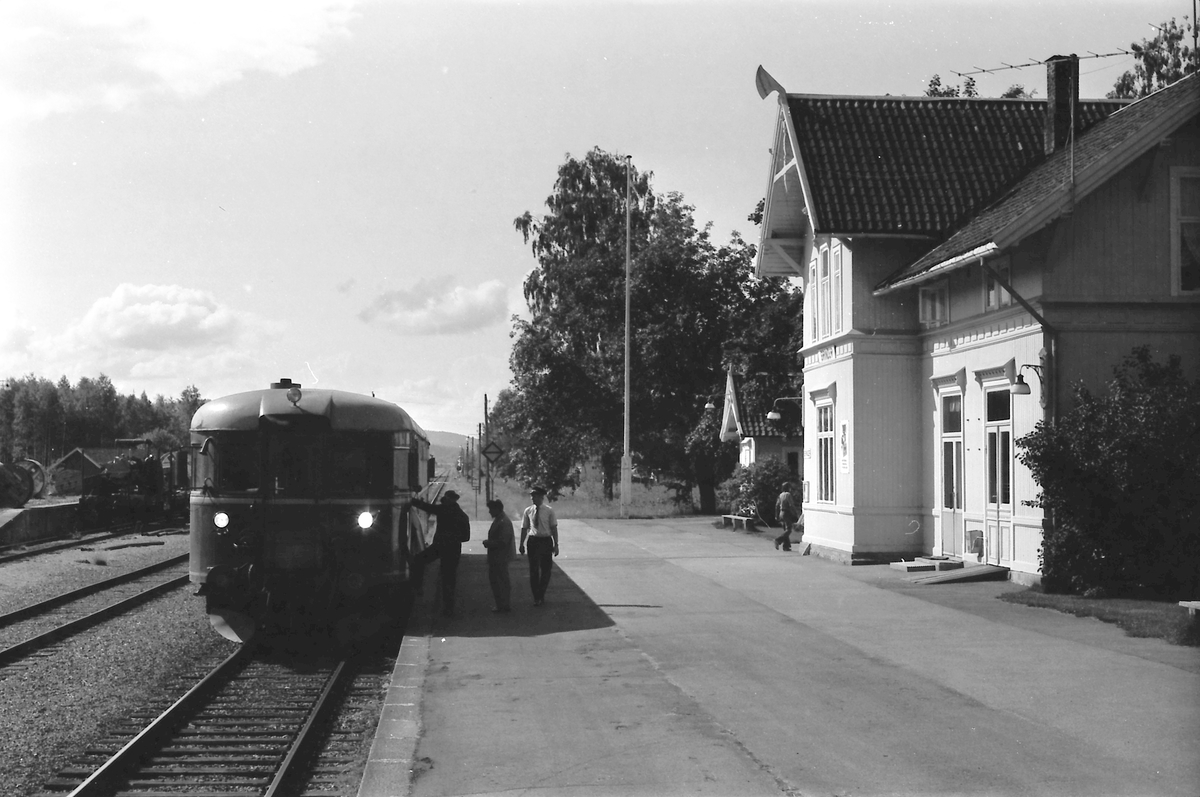 Persontog 1081 Kongsvinger - Elverum på Grinder stasjon.