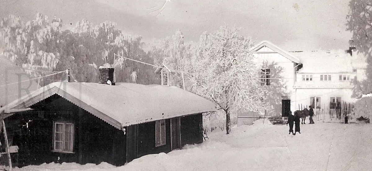Vinter ved Marka Pensjonat ca 1930. Peisestua i forgrunnen.