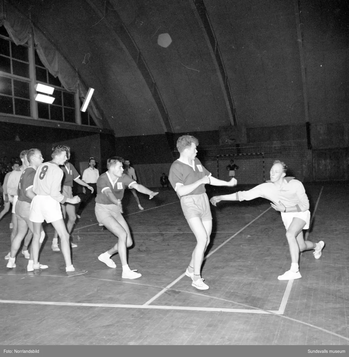 Handboll i tennishallen, Heffners-Brännan 19-21.