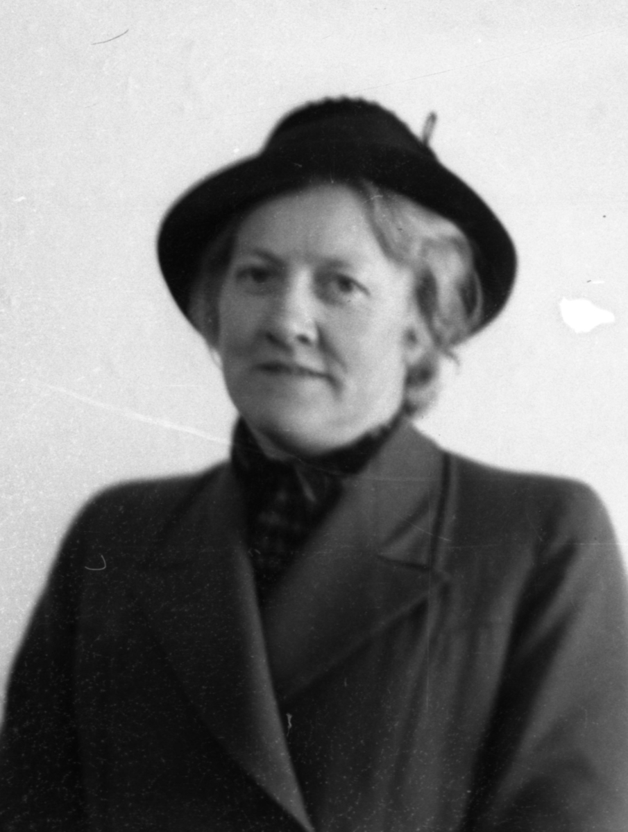 Passbilde av Anne Knutsdtr. Løstegård Gladhus.