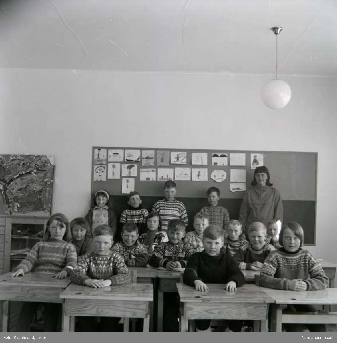 Kvantolands protokoll: Kl. i folkeskolen Røsvik - lærerinne fru Dyvik