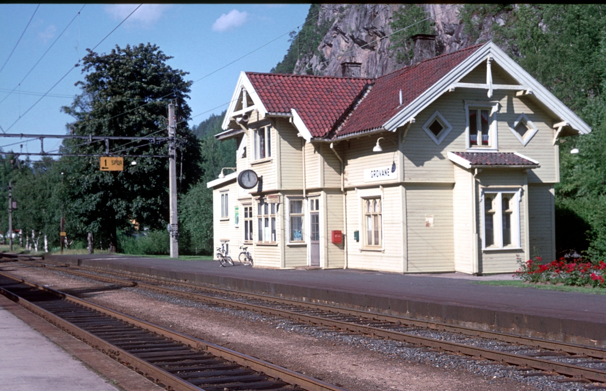 Grovane stasjon. Forgreningsstasjon og sporbruddstasjon mellom Sørlandsbanen og Setesdalsbanen.