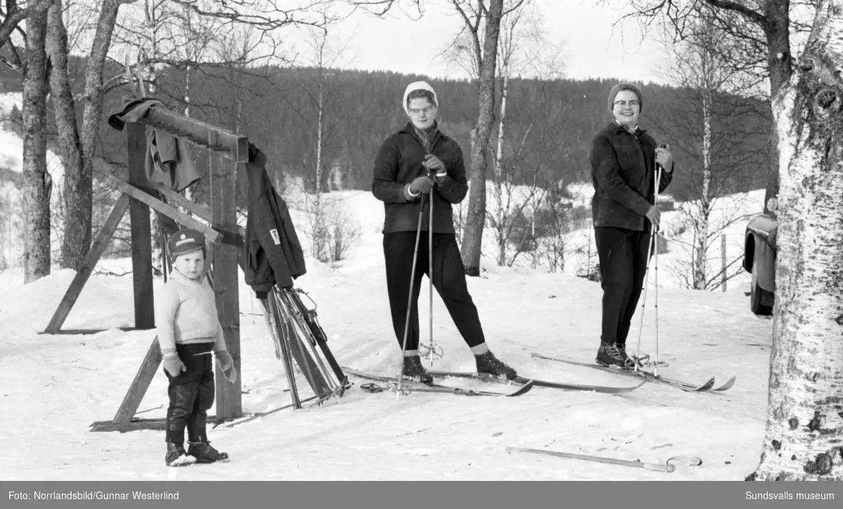 Vinterbilder från Sundsvallstrakten till ett reportage om hur man firar fettistagen. Skidåkning, friluftsliv och semlor.