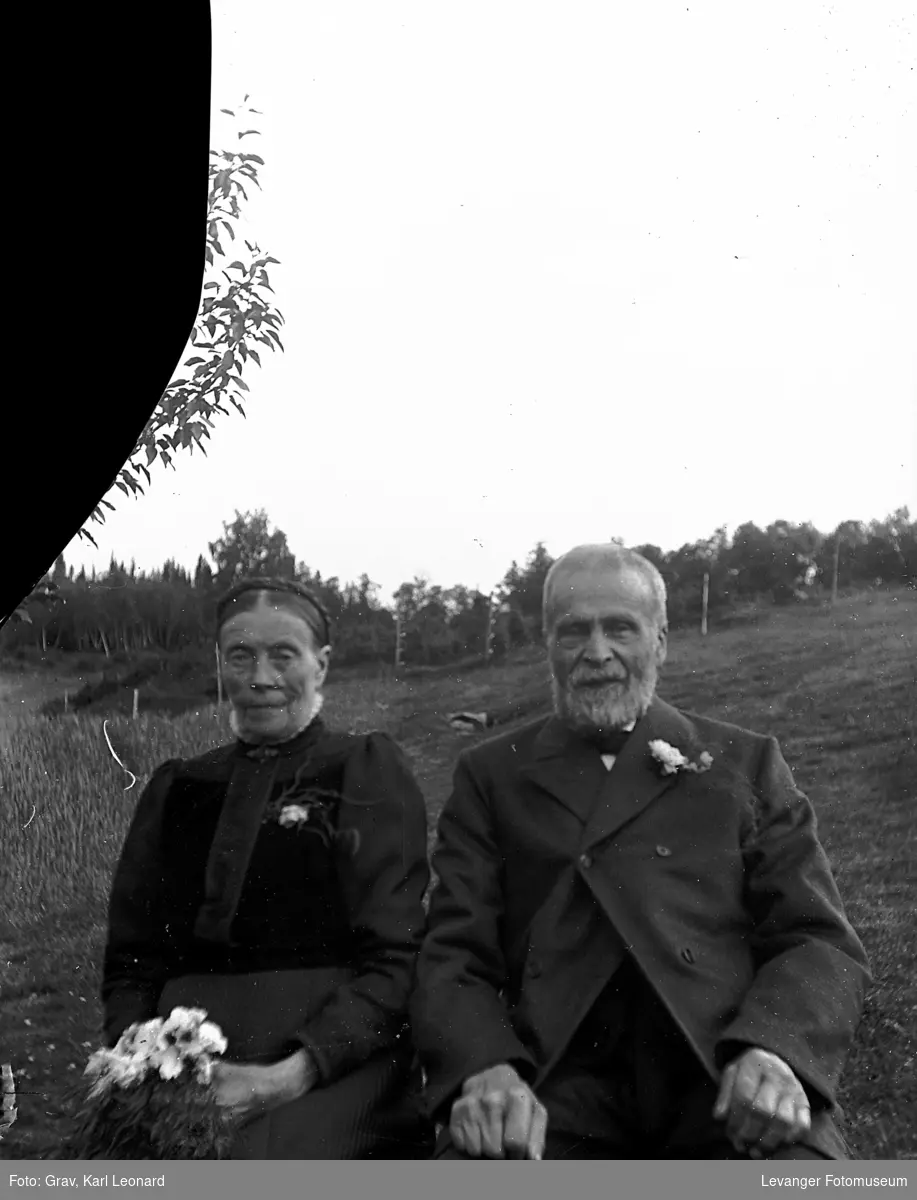 Portrett av eldre eldre par. Trolig i forbindelse med gullbrylluppet.
