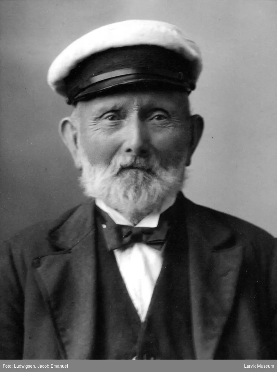 portrett, skipsbygger E. Eriksen
