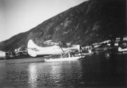 Sjøflyhavn, ett fly på vannet, De Havilland, Otter, fortøyd 