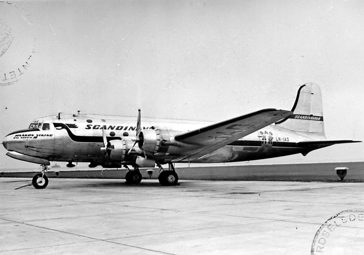 Lufthavn, 1 fly på bakken, Douglas DC-4-1009, LN-IAD 