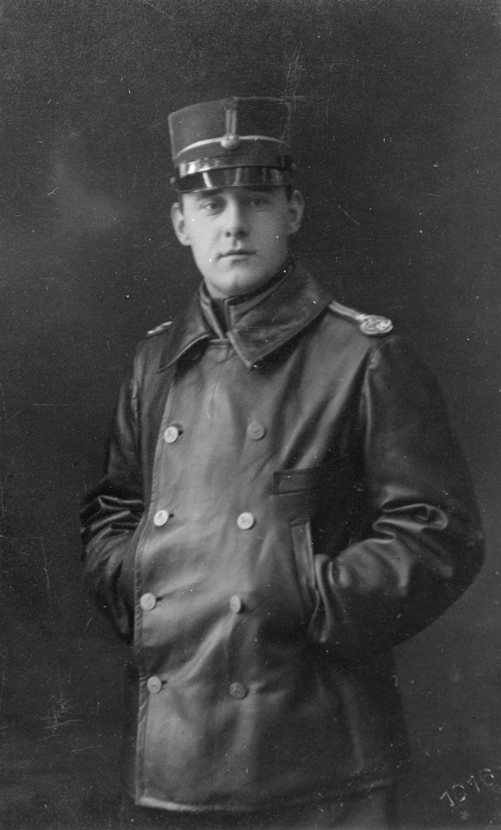 Porträtt av militära flygpionjären Axel Rosenqvist af Åkershult från Hallands regemente.