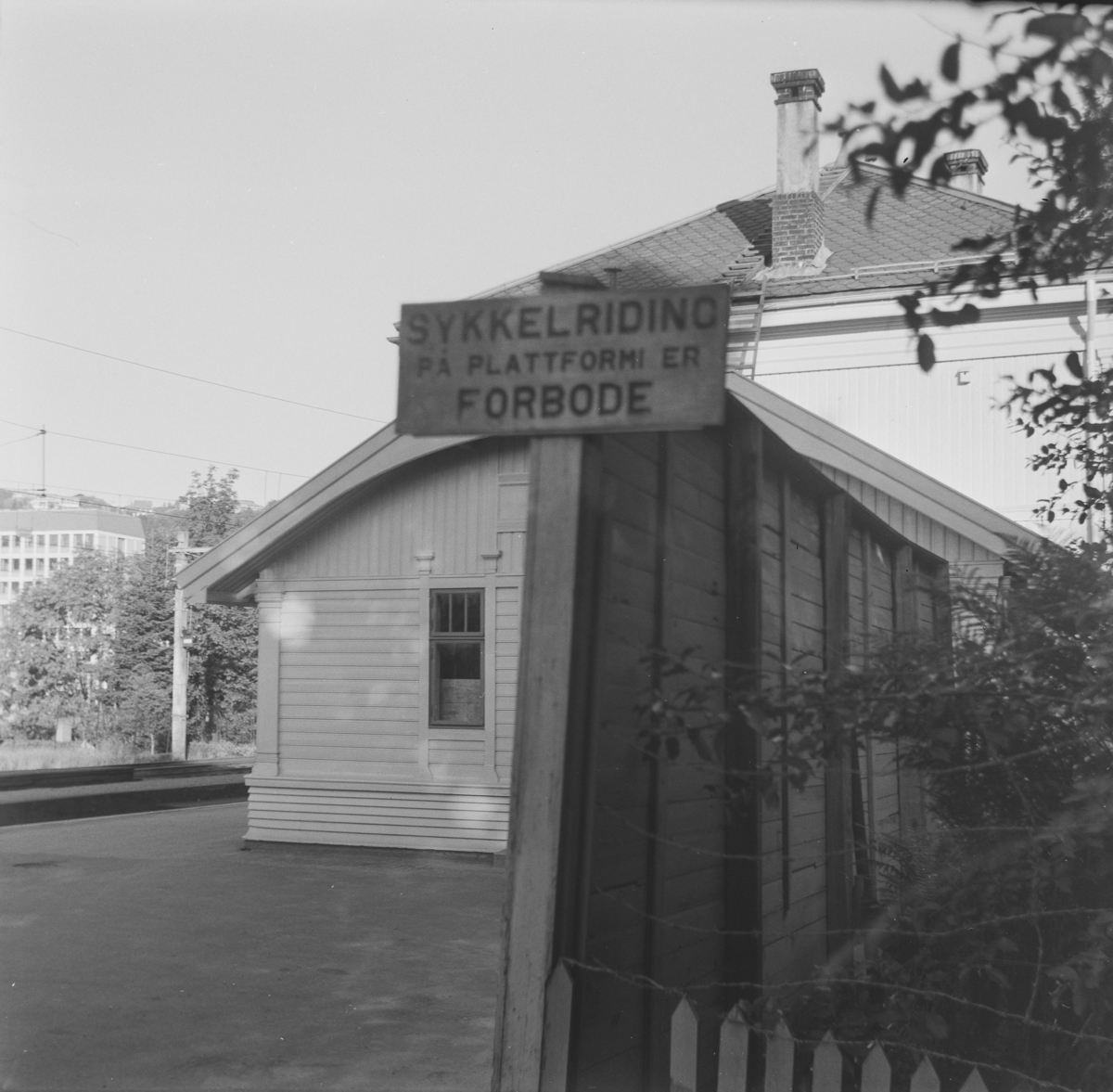Fra Nesttun stasjon. Persontrafikken her ble nedlagt i 1965.