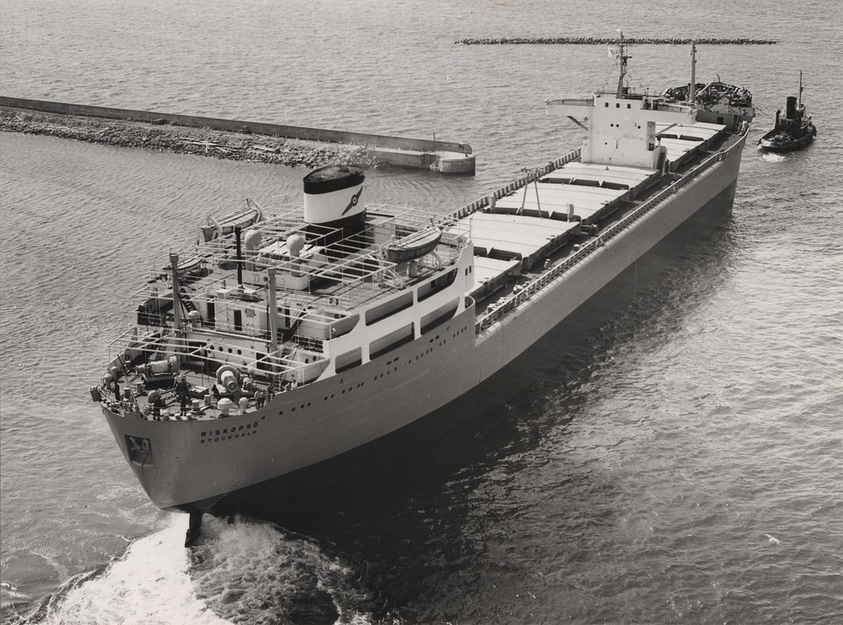 Lastmotorfartyget BISKOPSÖ av Stockholm på provresa 14 sept. 1956.