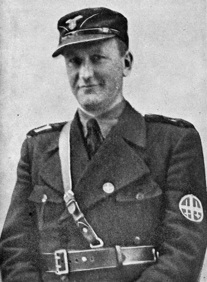 Portrett, Oliver Møystad, Elverum (1892 - 1956) i uniform.