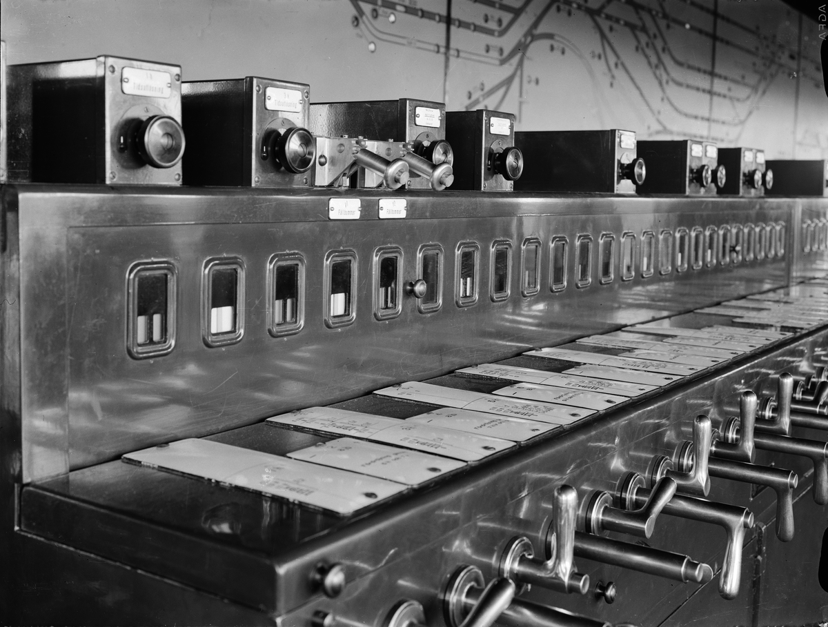 Det nyinvigda helautomatiska ställverket på bangården, Uppsala  maj 1938