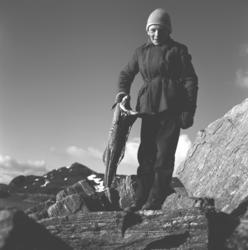Ivar Jacobsen på fisketur med sin onkel Fridjof Jacobsen. Ha
