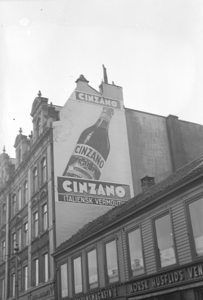 Reklameplakat for Cinzano på gavlvegg