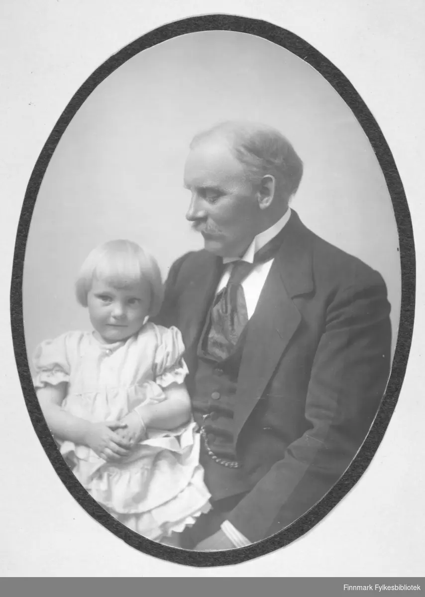 Portrett av Jacob Sigvard Jacobsen sammen med sin niese Gerd Vibe Jacobsen