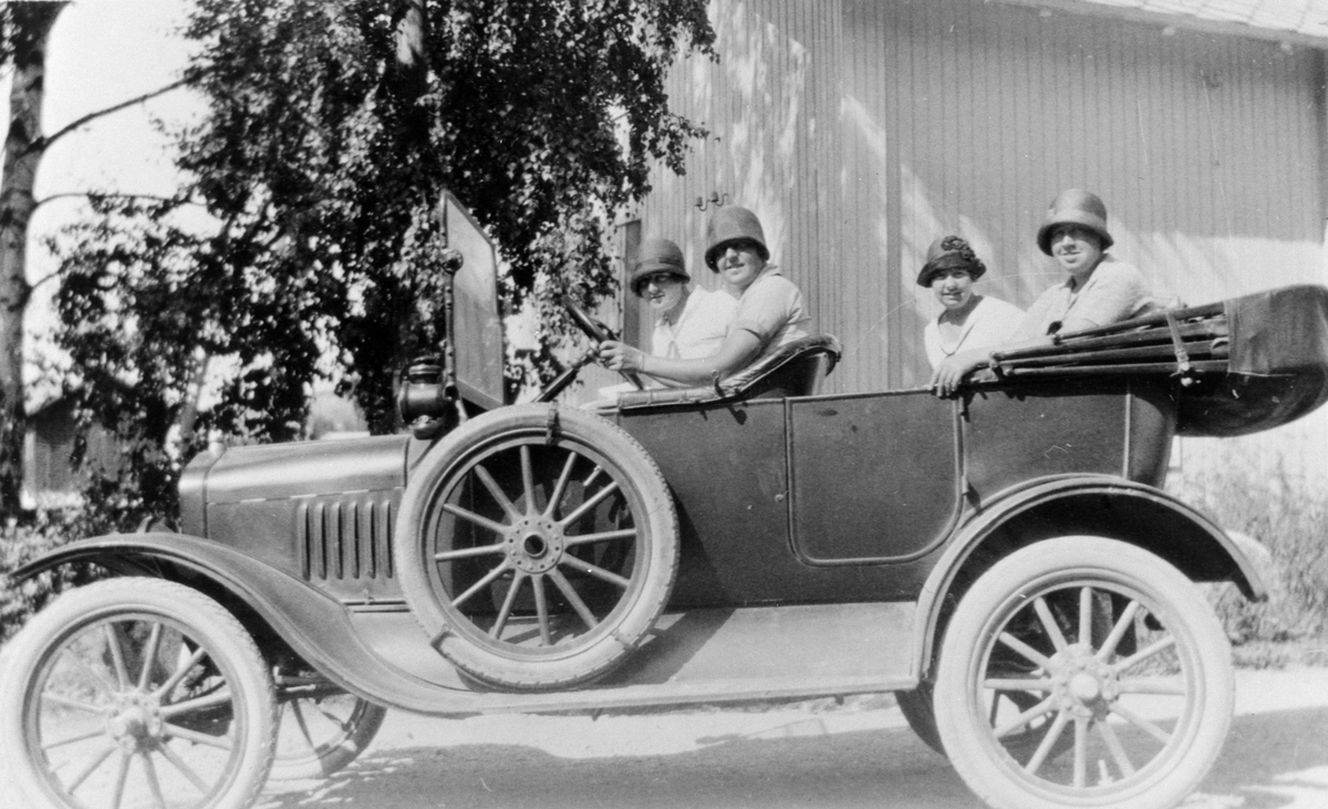 Ford T 1917-1919, personbil, ukjente kvinner, biltur, Stange?