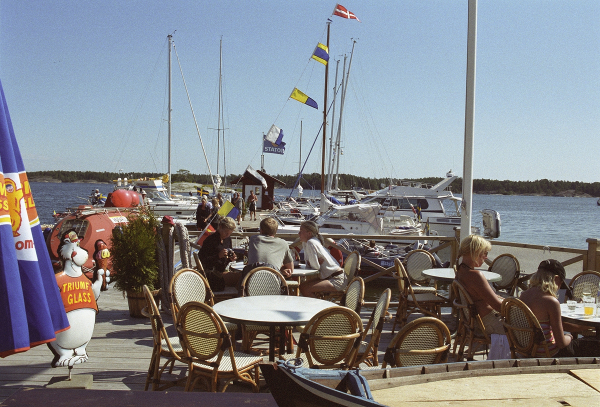 Skärgårdsprojektet 2003-2004
Fotodatum 28 juli 2004
Husarö, gästhamnen och restaurangen