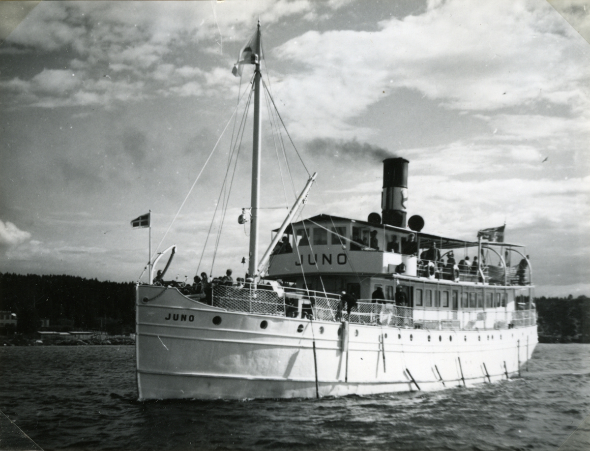 Fartyget kommer in till Motala från Vätternsidan. Foto Dag Almén 1952-07-19.
