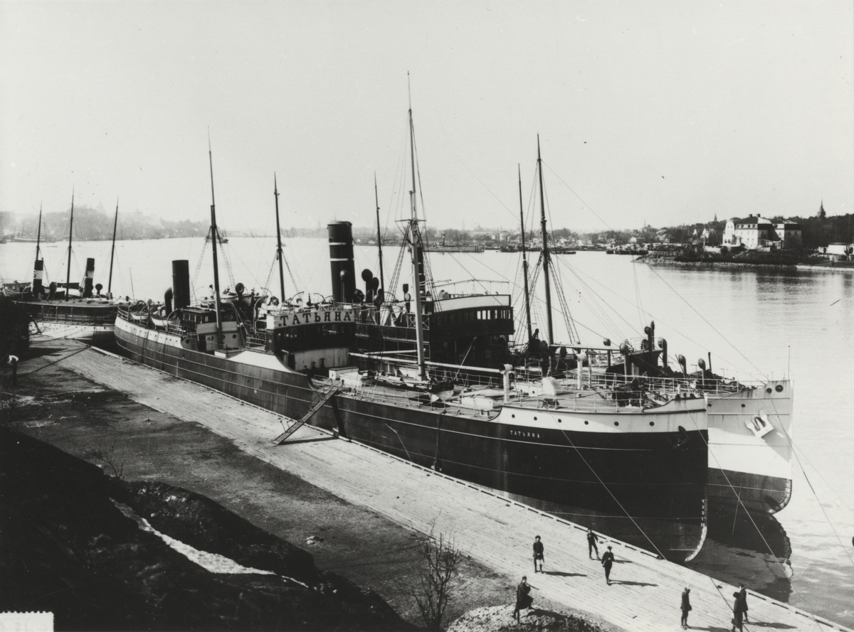 Tankångfartyget TATJANA av Baku vid Finnboda Varvs kaj i Stockholm.