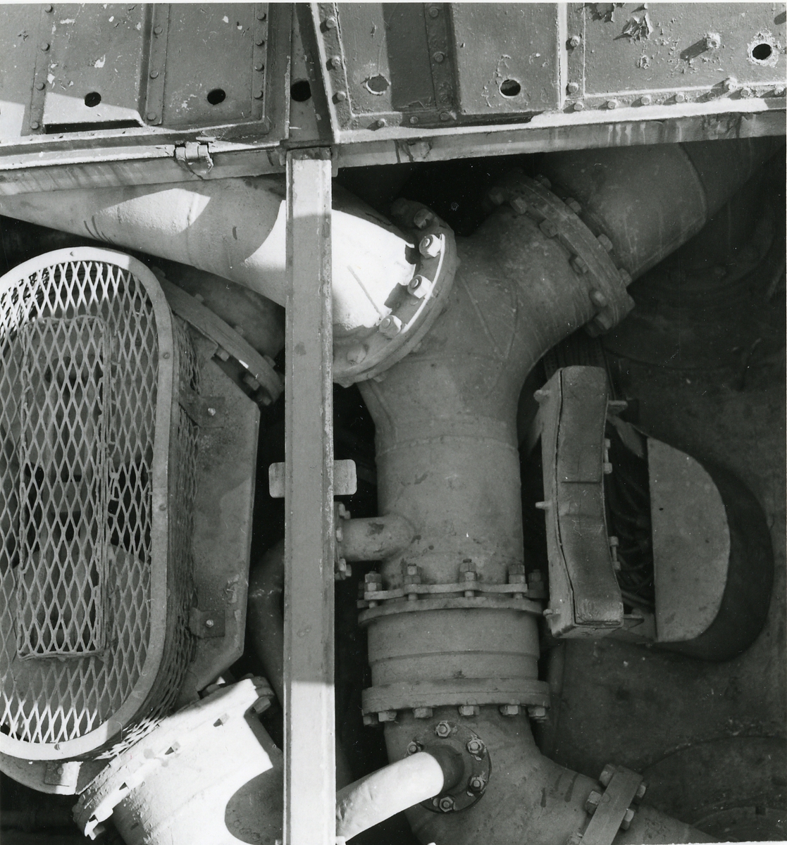 Indragning i formskrov, turbolådan, luftintag till diesel vid övervattensgång ubåten "Näcken".