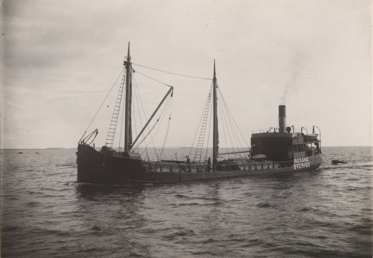 Lastångfartyget ROXANE av Göteborg i Åhus år 1918.