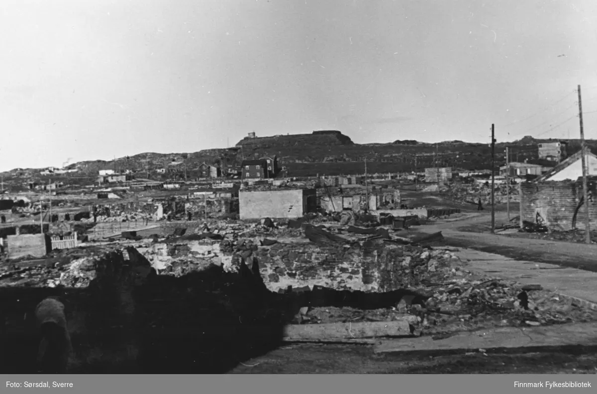 Bildet er tatt i 1945, etter storbombingen 23. august som fant sted i 1944, da mesteparten av sentrum brant ned.