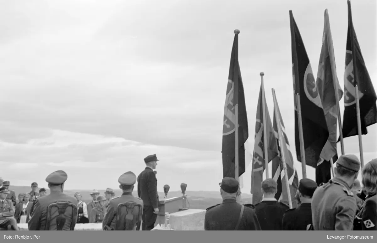 Flaggborg og hird, Fra Nasjonal Samlings stevne, riksmøte, på Stiklestad 1944.